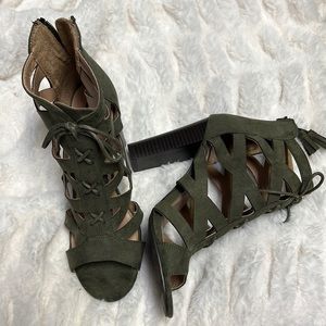 Parker and Sky Olive Chunky Heels